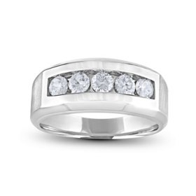 0.96 CT. T.W. Round Cut 5 Stone Diamond Mens Band in 14K Gold